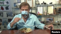 Маска, в якій можна їсти