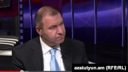 Член фракции «Процветающая Армения» Микаел Мелкумян в студии «Азатутюн ТВ» (архив)