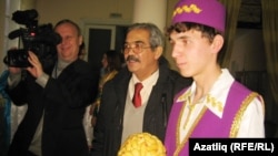 Истәлеккә татар егете белән сурәт