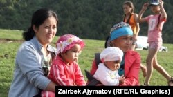 Жайлоодогу энелер