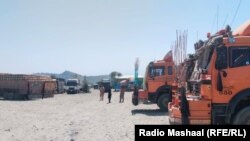 غلام خان بندر په سيمه کې د روانو ناامنيو او پوځي عملیاتو له وجې په وار وار تړل شوی او پرانستل شوی دی. پخوانی انځور