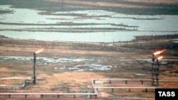 Оценки объемов сжигаемого в России попутного газа, сделанные российскими и американскими экспертами, различаются в разы.