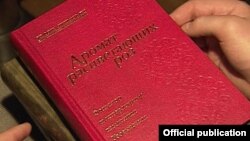 “Очилган атиргуллар иси” китоби, нашриётчининг айтишича, ўқувчиларда катта қизиқиш уйғотмоқда.