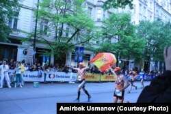 Маара жетейин деп калган мекендеш марафончулар. Прага, 3-май.