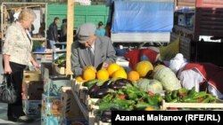 Городской рынок «Дина». Атырау, 27 сентября 2010 года.    