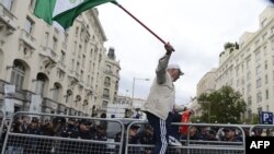 Участник демонстрации в Мадриде против мер жесткой бюджетной экономии