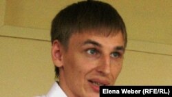 Заместитель акима города Темиртау Юрий Жулин на суде. Темиртау, 8 июля 2011 года.  