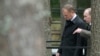 Премьер-министры Польши и России Дональд Туск (справа) и Владимир Путин на месте катастрофы самолета под Смоленском.