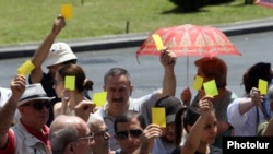 A protest by Armenian Revolutionary Federation members in front of the Yerevan municipality building, Yerevan, 31Jul2019