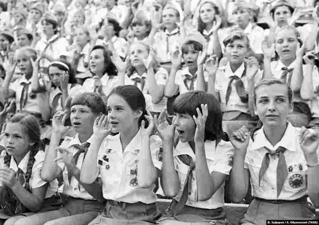 В Москве, после возвращения из Ленинграда, Саманта побывала Большом театре, цирке,&nbsp;музее игрушки&nbsp;и Олимпийском центре в Крылатском, где тренировались советские гимнастки. Андропов лично при этом так и не встретился с Самантой, сославшись на занятость: по некоторым сведениям, генсек тогда тяжело болел. Но передал ей визитную карточку и множество подарков на память, в том числе два фотоальбома о её путешествии