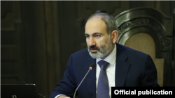 Премьер-министр Никол Пашинян на заседании правительства (архив)