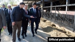 Президент Жээнбеков «Pellmeyer» айыл чарба ишканасында. Мюнхен, Германия. 15-апрель, 2019-жыл.