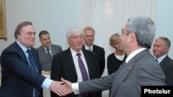 Armenia -- President Serzh Sarkisian (R) meets with visiting officials from the Council of Europe Parliamentary Assembly, Yerevan, 16Jun2009