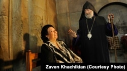 Монсеррат Кабалье во время посещения Нагорного Карабаха, 5 июня 2013 г.