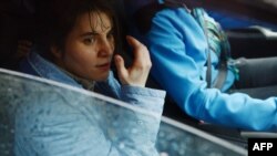 Екатерина Самуцевич - сот имаратынын сыртында. 10.10.2012