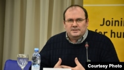 Франци -- Профессор, политикан говзанча Вачагаев Майрбек, Париж, 2016