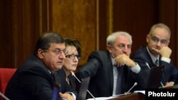 Члены фракции АНК в парламенте Армении