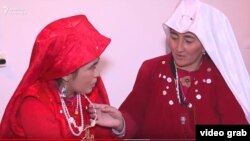 Дөөлөт кызы менен.