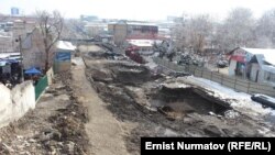Ош. На месте будущего моста. Март 2014 года.