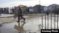 С 2012 года Буганов тщетно пытается добиться погашения задолженности, чтобы расплатиться со своими поставщиками и работниками