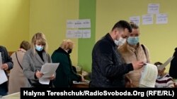На виборчій дільниці у Львові, 25 жовтня 2020 року