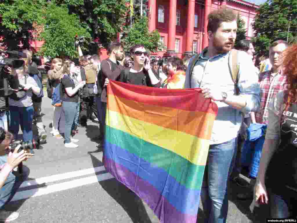 В числе участников &quot;Марша равенства&quot; были представители дипломатических миссий, европейских институтов и общественных организаций, украинские политики.