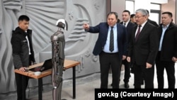 ЖТПнын жетекчиси Азис Абакиров жана премьер-министр Адылбек Касымалиев. 
