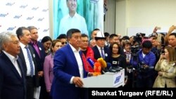 Сооронбай Жээнбеков в день выборов. 15 октября 2017 года.