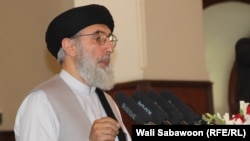 حکمتیار: شاید هر یک ما بدانیم که از کدام آدرس میاید و به کدام آدرس توزیع می‎شود.