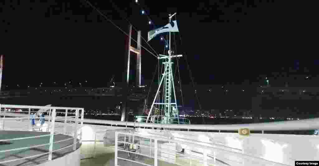 Кеменин ичинен тартылган көрүнүш.&nbsp;Карантин 19-февралда бүтөт. Ошондо кемедеги жүргүнчүлөрдүн баарына өз үйлөрүнө кайтууга уруксат берилет.&nbsp;