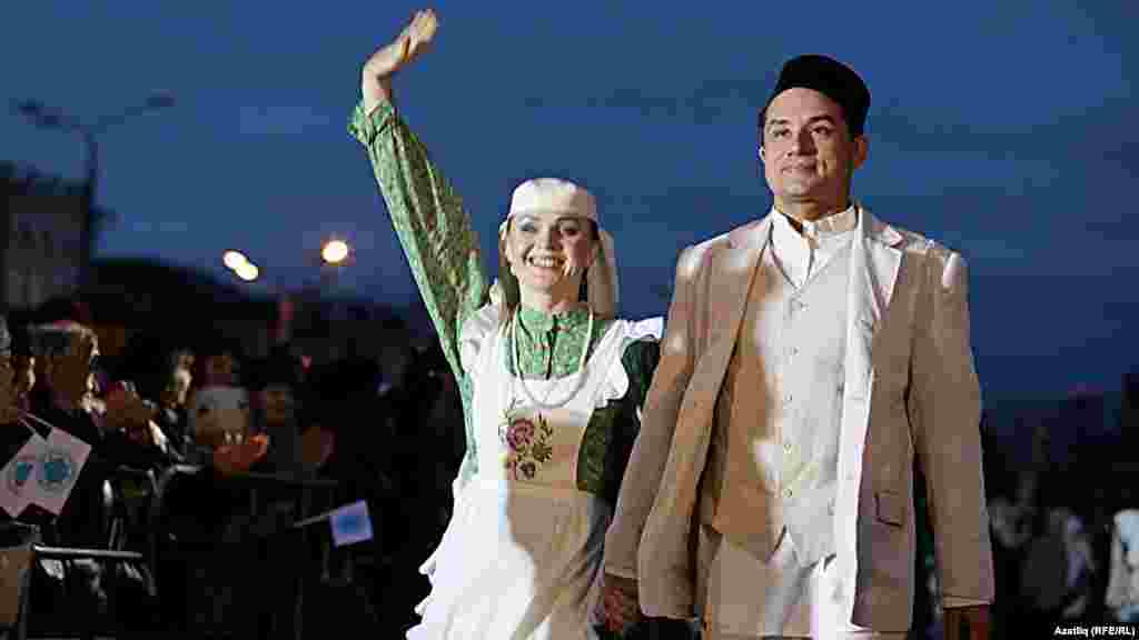 Камал театры каршында яңа сезон ачу тантанасы. Рамил Вәҗиев.&nbsp;