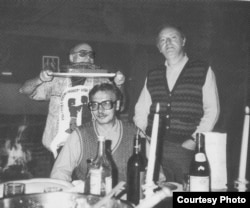 В.Герасимов в Америке. Слева Юз Алешковский, справа Иосиф Бродский, 1989.
