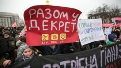 Демонстранти не забули і про права чоловіків на участь в піклуванні про дитину