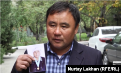 Болатбек Ракымбайулы, гражданин Казахстана, утверждает, что его 78-летняя мать, поехав в 2017 году в Синьцзян, оказалась там под стражей.