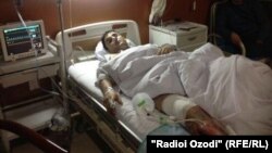 Димон Ашӯров дар бемористони шаҳри Урумчии Чин. Акс аз сӯи бародари Димон Ашӯров ба "Озодӣ" фиристода шуд.