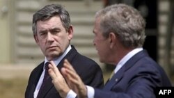 Президенти ИМА Ҷорҷ Буш ва сарвазири Бритониё Гордон Браун дар Вашингтон