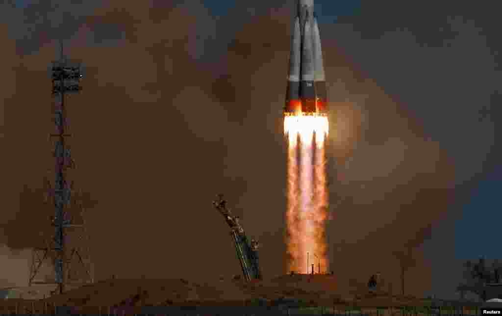 Русиянең "Союз МС-27" галәм корабы Казакътандагы Байконур космодромыннан Халыкара галәм станциясенә очып китте, 8 апрель.