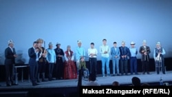 Кыргызстандык төкмө акындар 2021-жылы  XIV эл аралык айтыштын тандоо турунда.