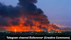 Пожар на территории Куйбышевского НПЗ в Самарской области после удара дронами ВСУ, Россия, 28 августа 2025 года 