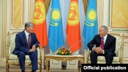 Назарбаев менен Атамбаев.