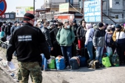 Черга на кордоні Польщі й України в час, коли українські заробітчани масово повертались додому з Польщі через кризу з коронавірусом. 27 березня 2020 року