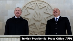 Թուրքիայի և Ադրբեջանի նախագահները Բաքվում «Հաղթանակի շքերթի» ժամանակ, 10-ը դեկտեմբերի, 2021թ.