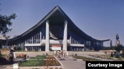 Эл чарба жетишкендиктеринин көргөзмөсү имараты. Бишкек, Кыргызстан. (архивдик сүрөт)