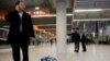 Алесь Міхалевіч ў аэрапорце