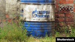 Проєкт санкцкійного пакету містить пропозицію заборонити прямо чи опосередковано купувати, імпортувати чи транспортувати сиру нафту та нафтопродукти