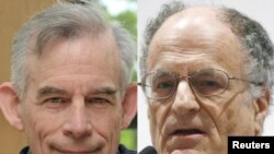 Кристофер Симс (слева) и Томас Сарджент