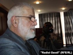 Султони Ҳамад, коршиноси мустақил