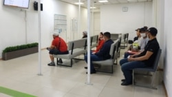 Жарандарды тейлөө борборуна кезекке тургандар. 21-май, 2020-жыл.