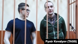 Виктор Филинков (слева) и Юлий Бояршинов в суде. Санкт-Петербург, 26 февраля 2020 года.