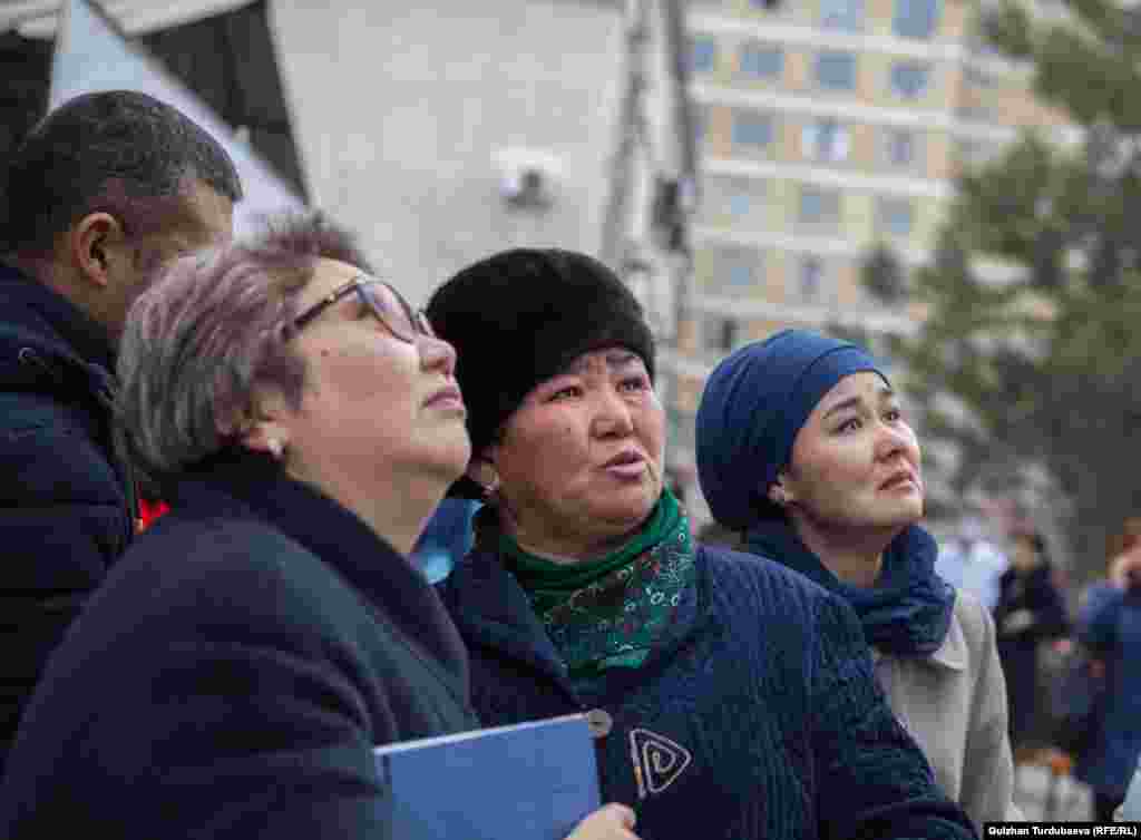 Бурулайдын апасы жана эжеси.&nbsp;